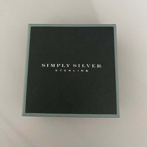 Simply Silver Neckalce - Picture 2 of 4